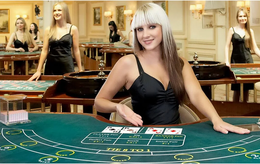 Antarmuka meja roulette dan permainan kartu live